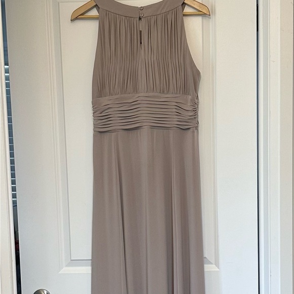 SANGRIA Gown Elegant Pleated Flowing S/L Built-in Bra Soft Taupe Sz 14 - Picture 11 of 14